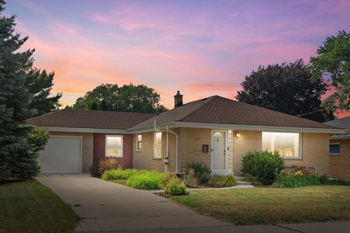 3667 S Sunset Drive, Milwaukee, WI, 53220 | Card Image