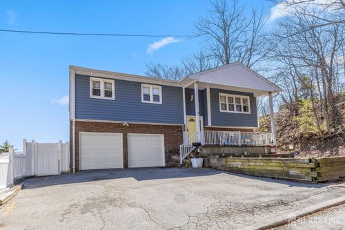 28 Muth St, South Amboy, NJ, 08879-2035 | Card Image