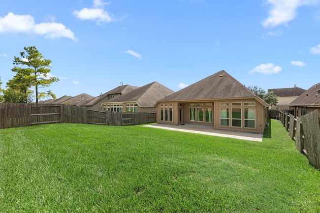 Spacious back yard with no back neighbors! | Image 27