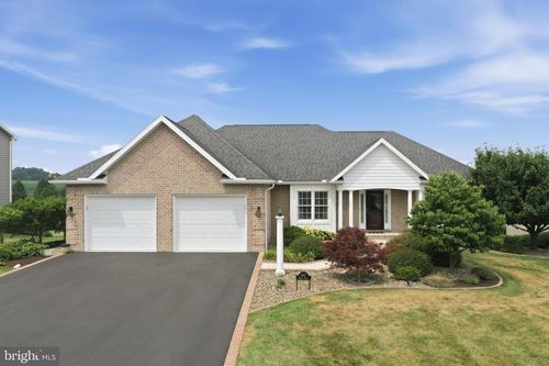 6147 Merion Dr, FAYETTEVILLE, PA, 17222-9420 | Card Image