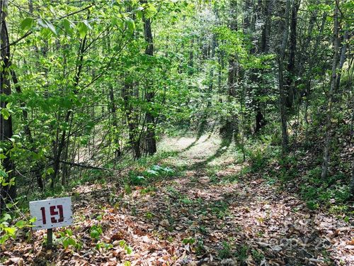 19-19 Trillium Ln, Mars Hill, NC, 28754-5922 | Card Image