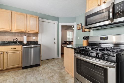 3-84 Willow St, Cambridge, MA, 02141-1303 | Card Image