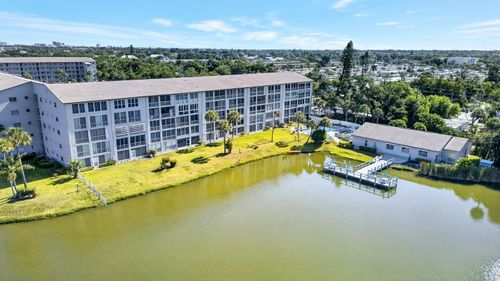 p205-3344 Lake Bayshore Dr, Bradenton, FL, 34205-5573 | Card Image