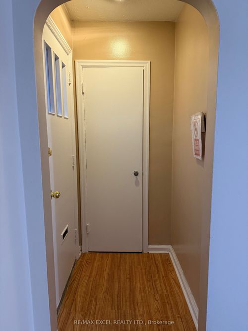 83 Finch Ave W, North York, ON, M2N2H5 | Card Image