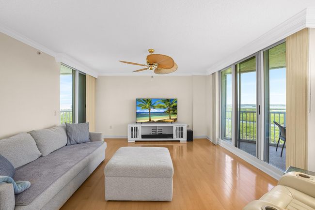 APT-1901 - 5049 N Highway A1a, Condo with 3 bedrooms, 2 bathrooms and null parking in Hutchinson Island FL | Image 14