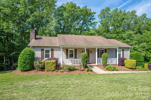 6097 Tuckborough Road, Hickory, NC, 28602 | Card Image