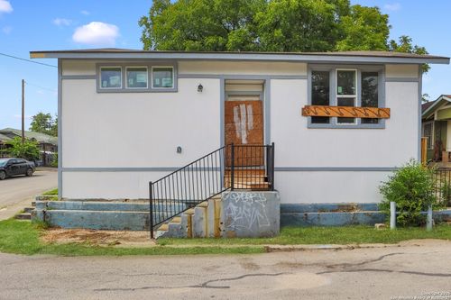 2402 W Martin St, San Antonio, TX, 78207-2916 | Card Image
