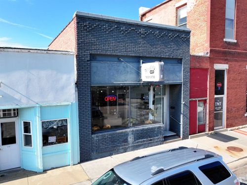 108 E 1st St, Ellsworth, KS, 67439-3304 | Card Image