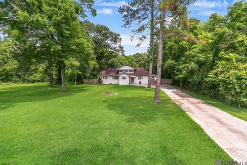 8227 Oak View Dr, Baton Rouge, LA, 70814-1237 | Card Image