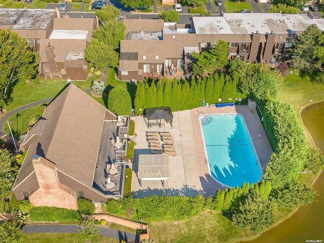 93 - 93 Southgate Cir, Condo with 3 bedrooms, 2 bathrooms and null parking in Massapequa Park NY | Image 18