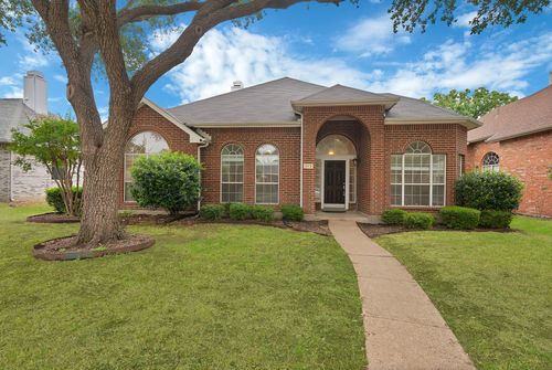 813 Yosemite Trl, Mesquite, TX, 75149-7516 | Card Image