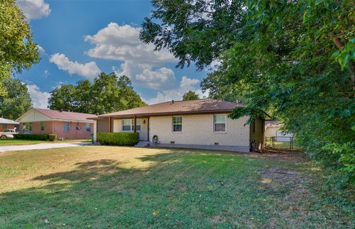 1634 Old Denton Rd, Gainesville, TX, 76240-6212 | Card Image