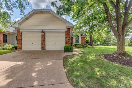 7366 Westover Colonial Ln, Saint Louis, MO, 63119-4445 | Card Image