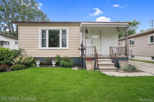 7218 Sterling, Center Line, MI, 48015-1036 | Card Image