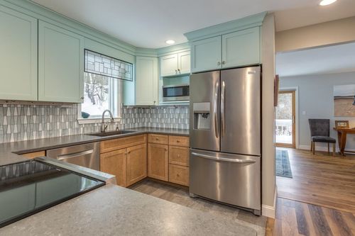 141 Chase Way, Manchester, NH, 03104-1717 | Card Image