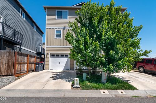 7810 Jacqueline Way, White City, OR, 97503-1761 | Card Image