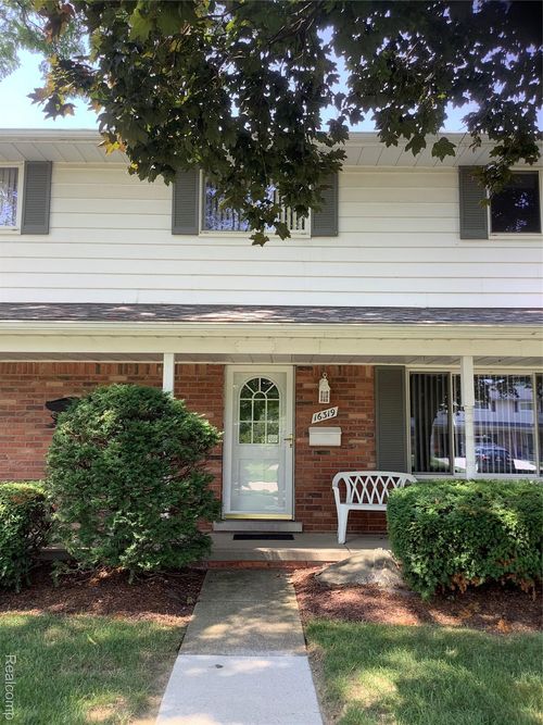 16319 Wayne Rd, Livonia, MI, 48154-2261 | Card Image