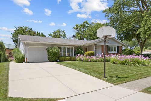 100 Woodcrest Ln, Elk Grove Village, IL, 60007-1758 | Card Image