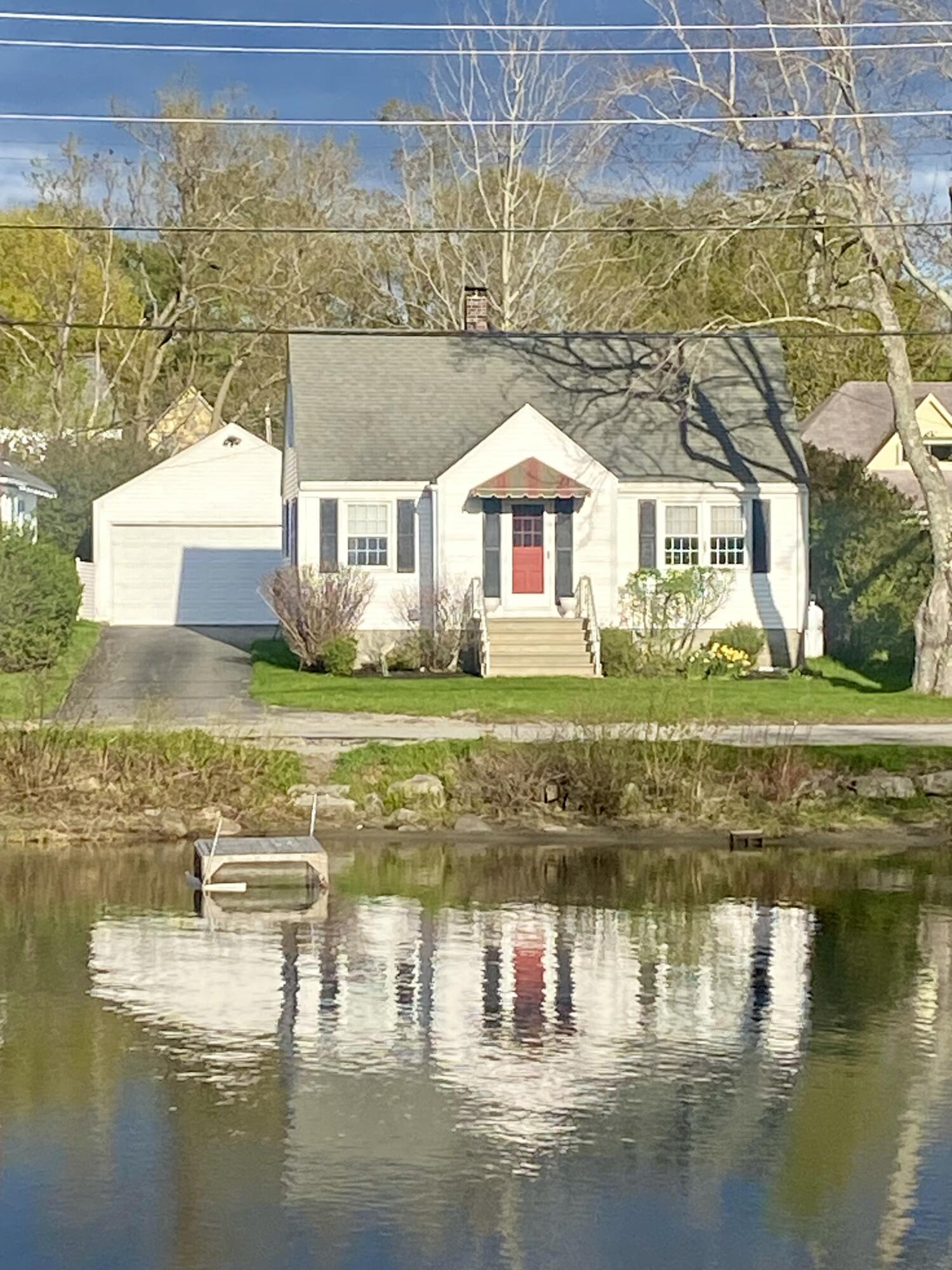 Bowdoin St, Winthrop, ME 04364