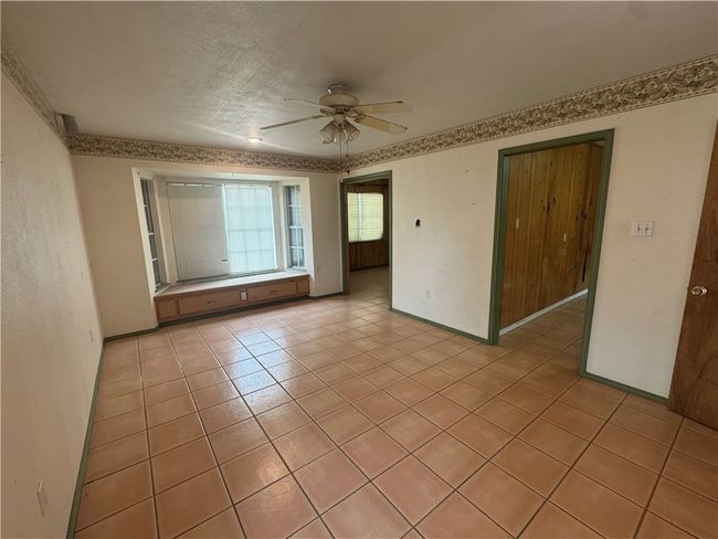 303 E Soyars Ave, House other with 3 bedrooms, 2 bathrooms and 4 parking in Orange Grove TX | Image 8