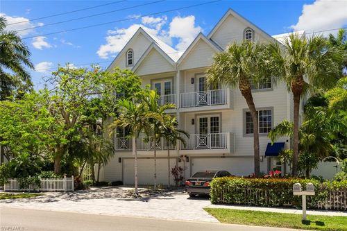 101-888 10th St S, NAPLES, FL, 34102-6947 | Card Image