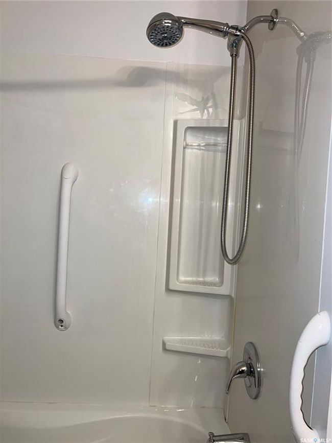 Tub/shower | Image 19