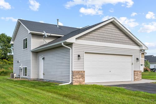 528 Jackson Cir, Somerset, WI, 54025-9634 | Card Image