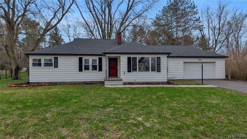 7531 Quaker Rd, Orchard Park, NY, 14127-2012 | Card Image
