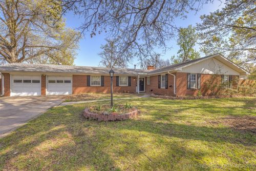 601 Se 14th St, Pryor, OK, 74361-8065 | Card Image