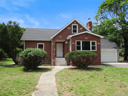 554 Mill Road, Brookhaven, NY, 11727 | Card Image