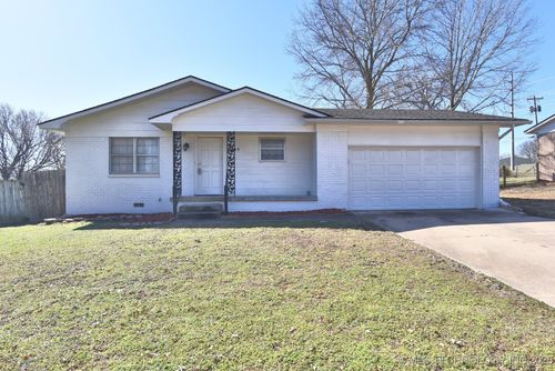 1817 W Ash Street, Claremore, OK, 74017 | Card Image