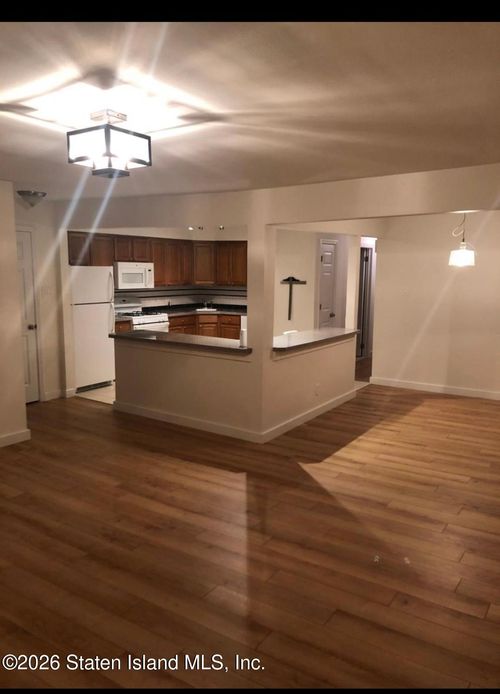 21 Remsen Street, Staten Island, NY, 10304 | Card Image