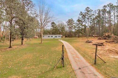 32438 Weiss Rd, Walker, LA, 70785-4908 | Card Image