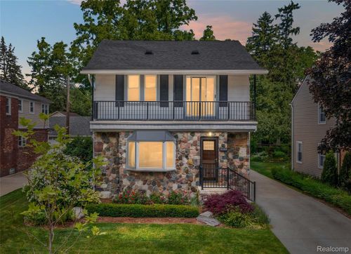 10504 Borgman Ave, Huntington Woods, MI, 48070-1147 | Card Image