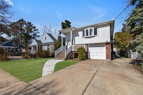 201 Montauk St, Valley Stream, NY, 11580-2811 | Card Image