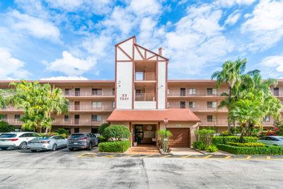 308 - 7341 Amberly Lane, Condo with 2 bedrooms, 2 bathrooms and null parking in Delray Beach FL | Image 1