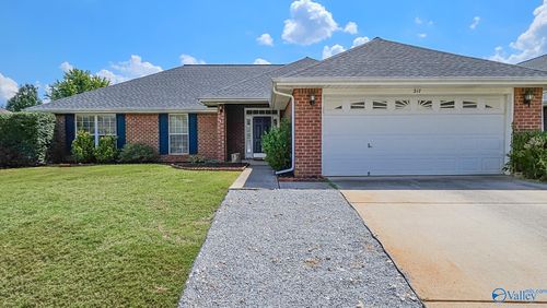 217 Shadow Cove Dr Sw, Huntsville, AL, 35824-2532 | Card Image