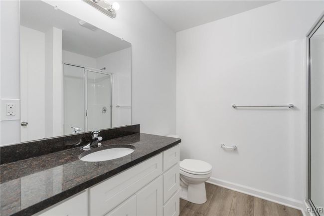 Model photos of townhomes. Master bathroom. | Image 22