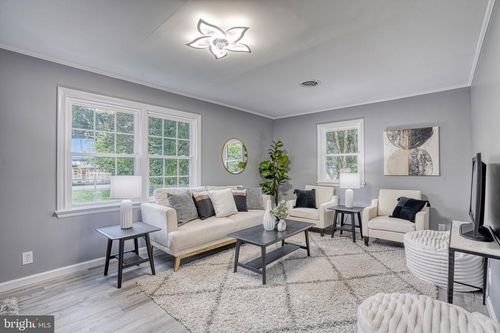 18 Oak St, CAMBRIDGE, MD, 21613-1238 | Card Image