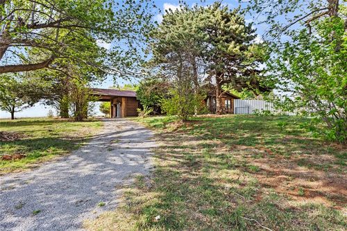 10296 N 2310 Rd, Clinton, OK, 73601-7548 | Card Image