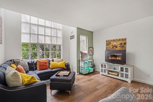 unit-f-415 W 7th Street, Charlotte, NC, 28202 | Card Image