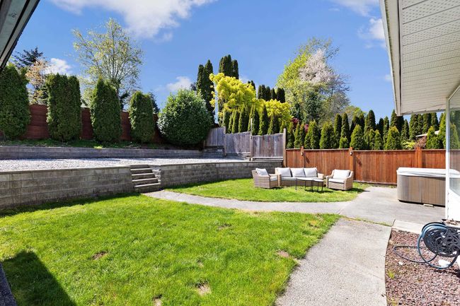 12028 Chestnut Cres, House other with 4 bedrooms, 3 bathrooms and 4 parking in Pitt Meadows BC | Image 29