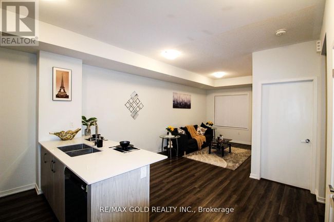 179 - 151 Honeycrisp Crescent, Townhouse with 3 bedrooms, 3 bathrooms and 1 parking in Vaughan (Vaughan Corporate Centre) ON | Image 11