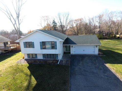 8601 215th St N, Forest Lake, MN, 55025-9586 | Card Image