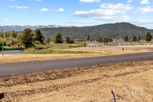 9 River St, Cascade, ID, 83611 | Card Image