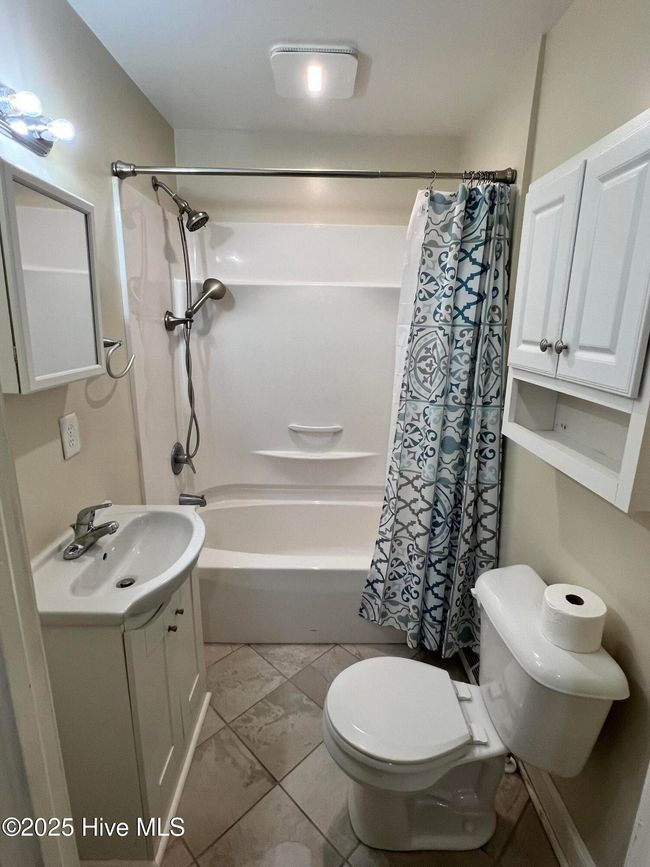 214 S Graham St, House other with 2 bedrooms, 1 bathrooms and null parking in Wallace NC | Image 5