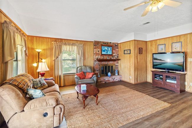 600 Sam Houston Loop, House other with 3 bedrooms, 2 bathrooms and null parking in Pointblank TX | Image 13