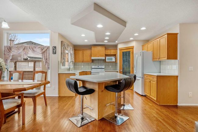 226 Everwillow Close Sw, House other with 5 bedrooms, 4 bathrooms and 4 parking in Calgary AB | Image 6