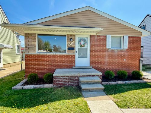 6924 Belton St, Garden City, MI, 48135-2288 | Card Image