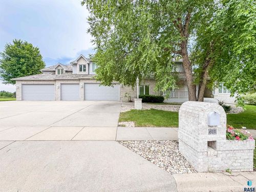 611 E 61st St Street, Sioux Falls, SD, 57108 | Card Image